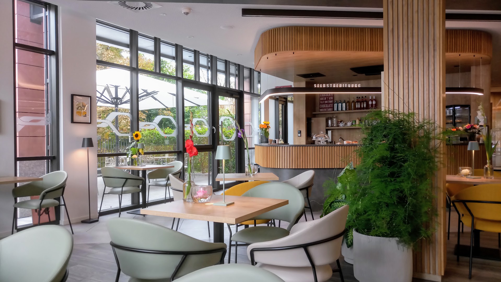 K'ffeehaus: professional interior shot of venue