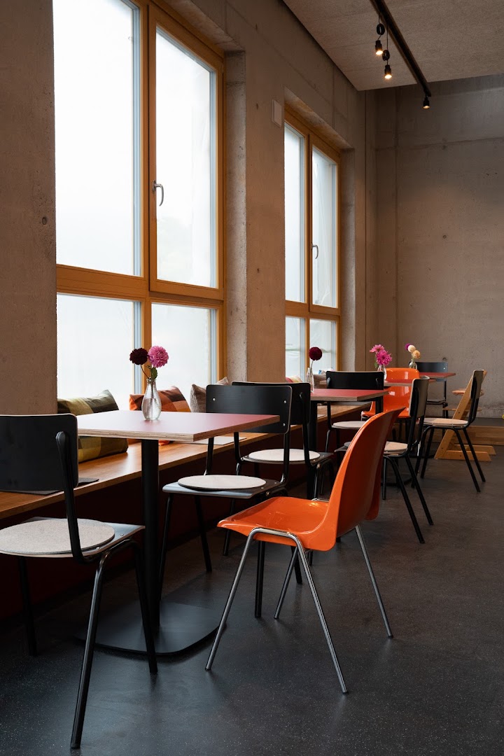 machBar: inviting and professional interior shot