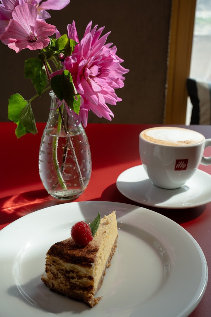 machBar: appealing, high-quality breakfast food photo
