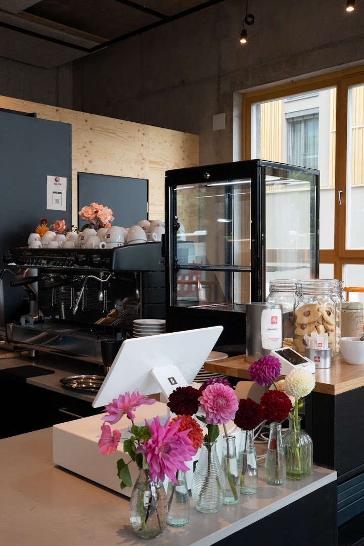 machBar: inviting and professional cafe interior