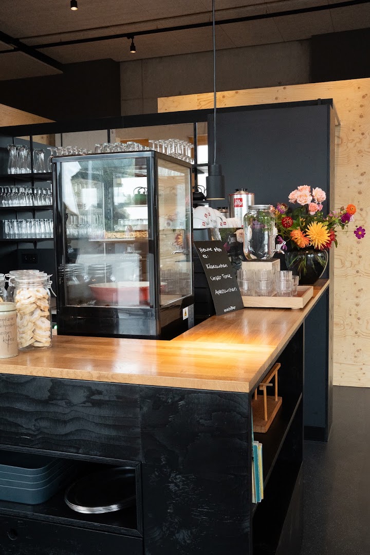 machBar: professional interior shot of counter