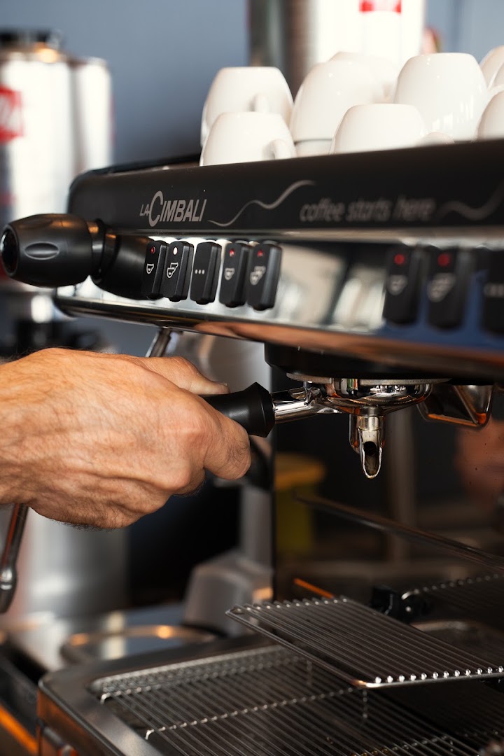 machBar: professional shot of coffee preparation