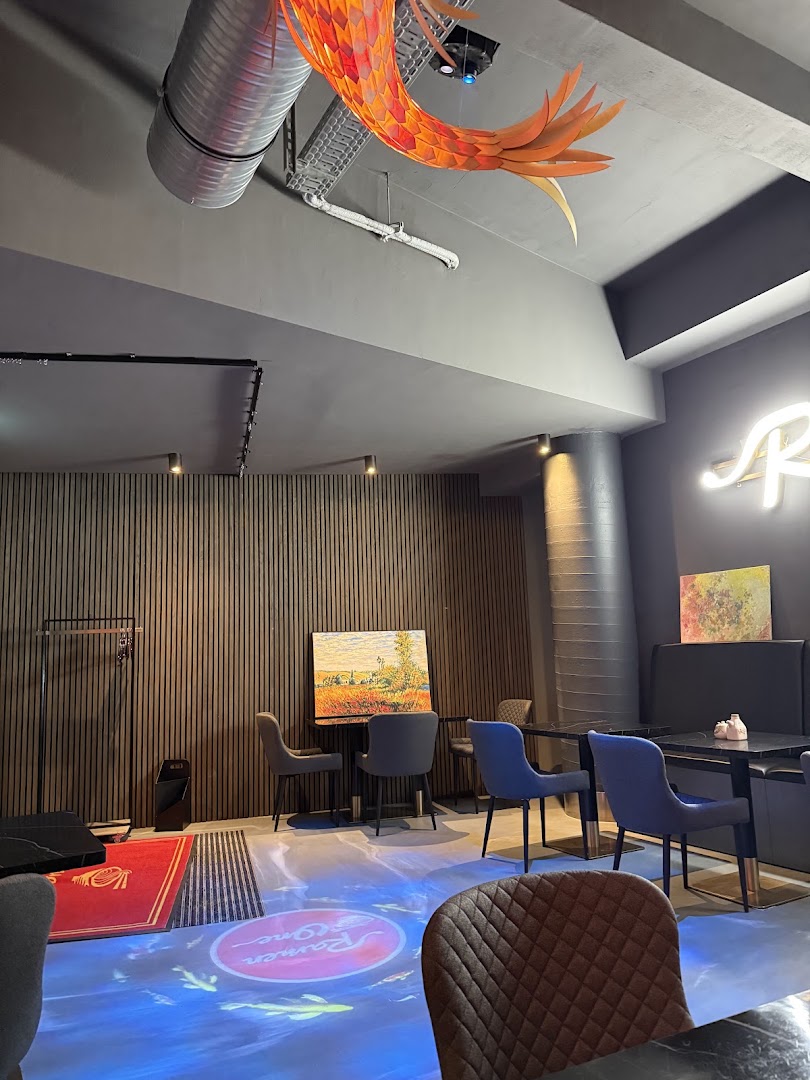 RamenOne: restaurant interior and atmosphere