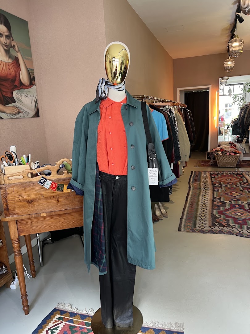Alte Liebe: clear display of shop products