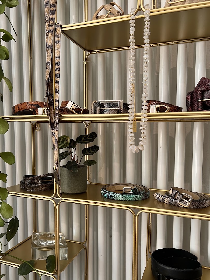 Alte Liebe: clear display of shop products
