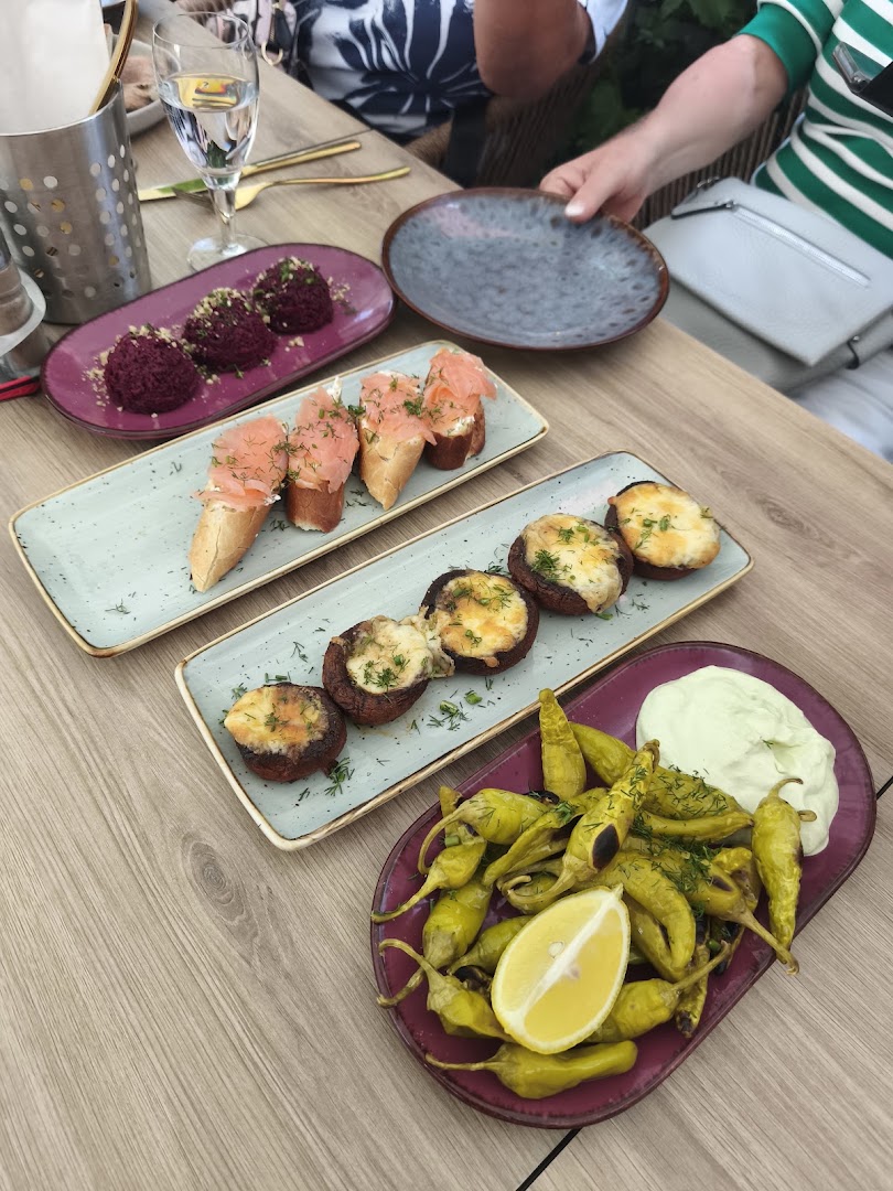 Kaukasischer Hof: appetizing photo of restaurant food