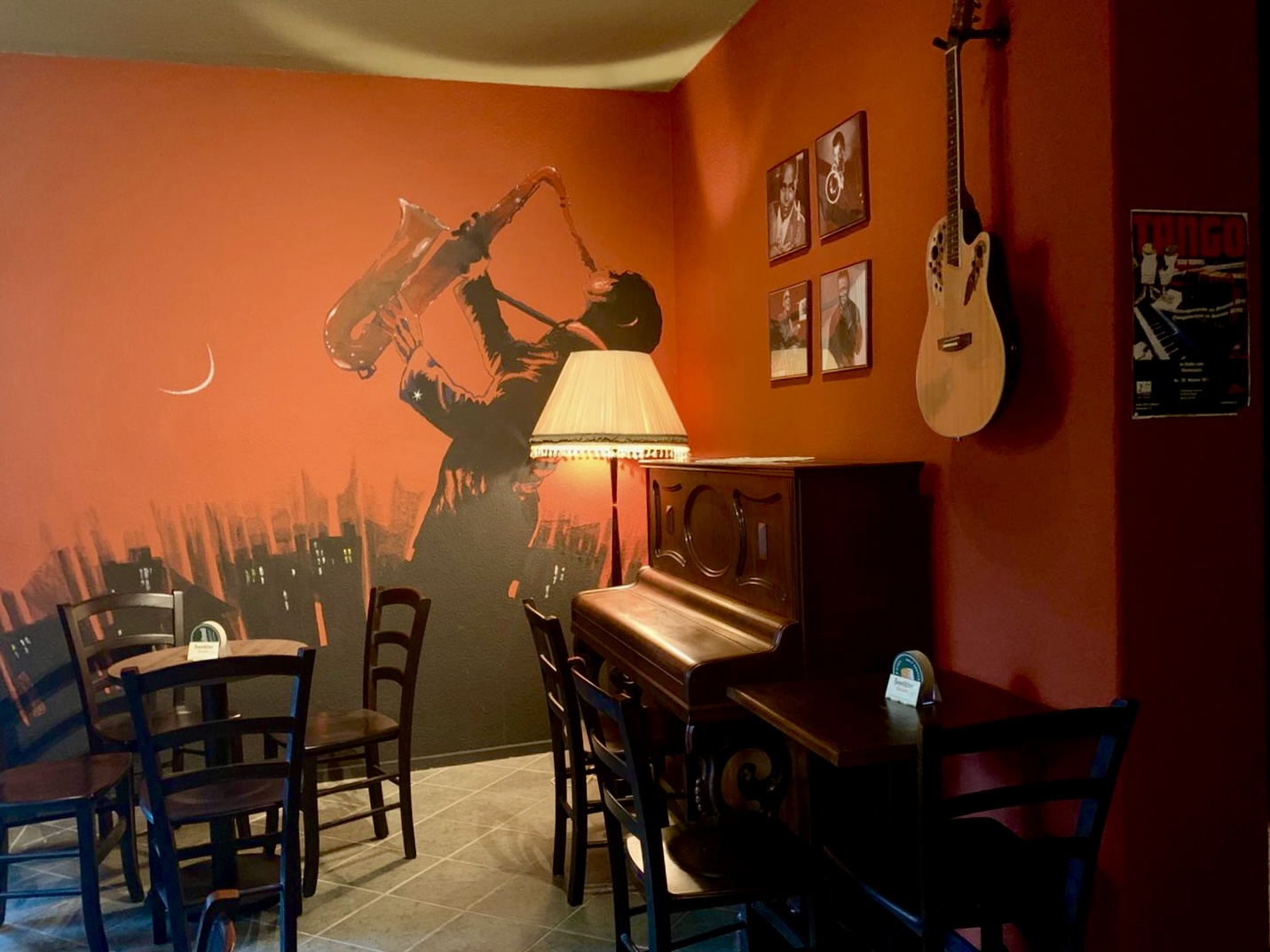 Mr. Brown: inviting bar interior atmosphere