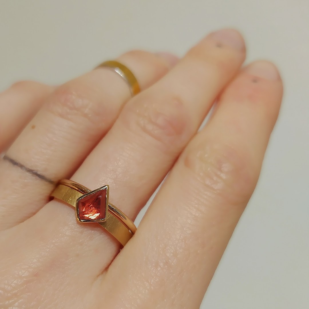 Stadtelster: clear product photo of jewelry