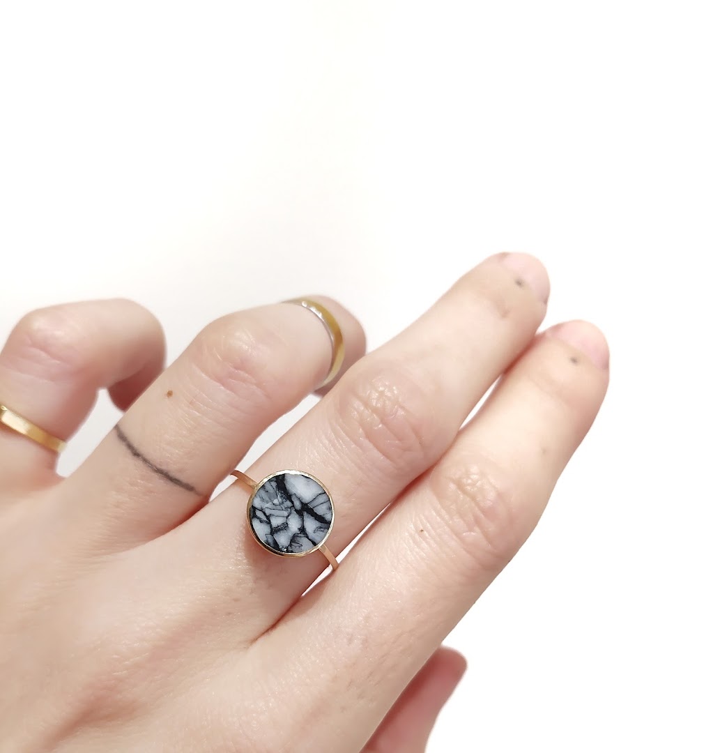 Stadtelster: clear product photo of jewelry