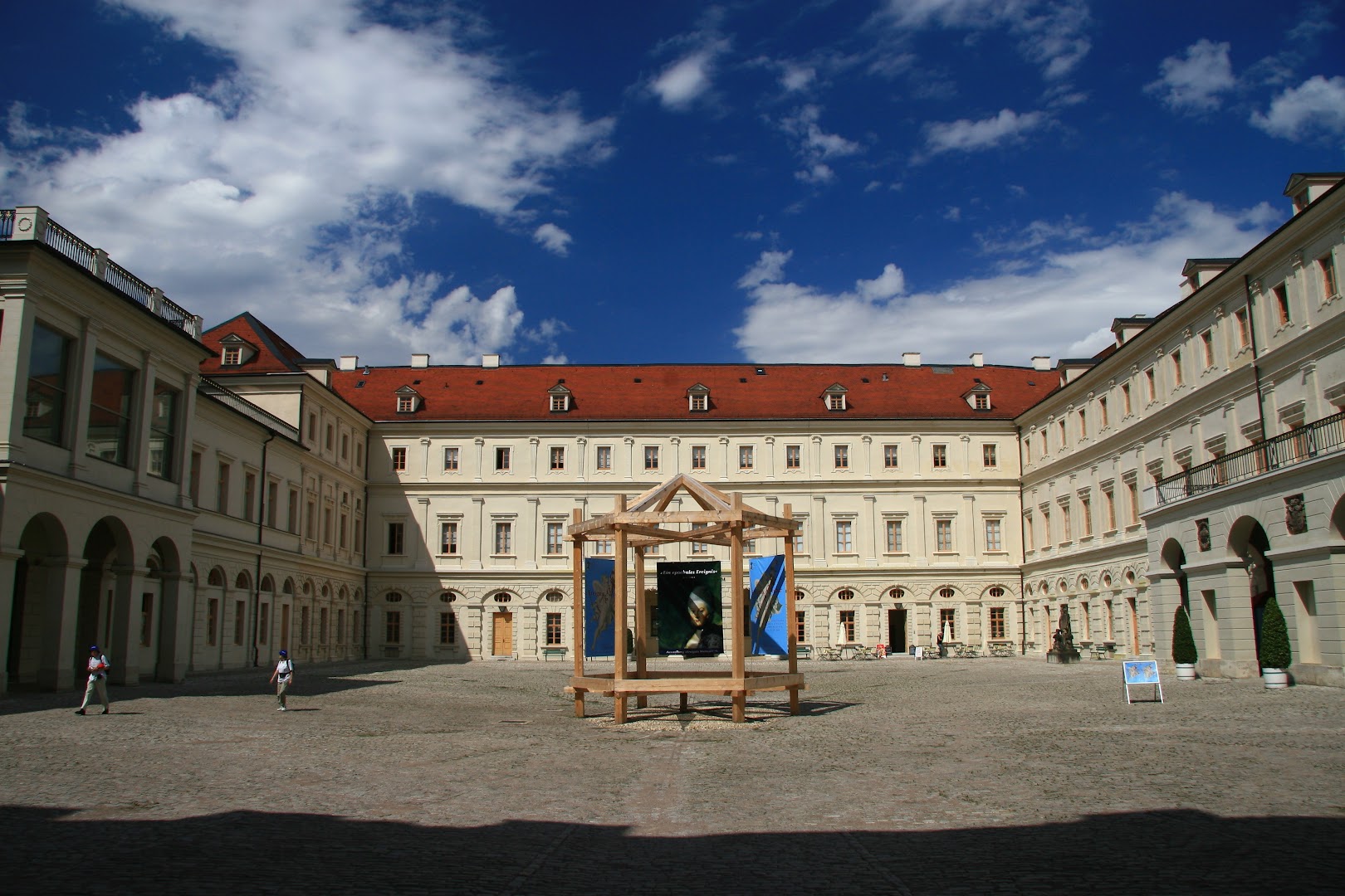 Stadtschloss Weimar: clear, professional shot of courtyard