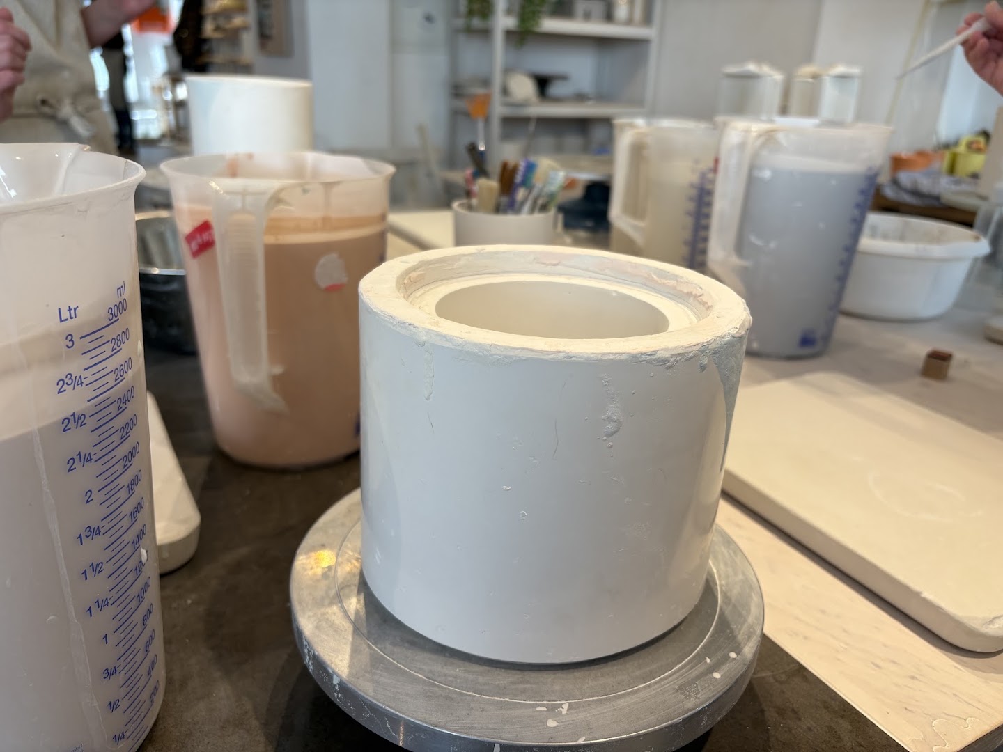 Studio Isa Schreiber: pottery making process clearly