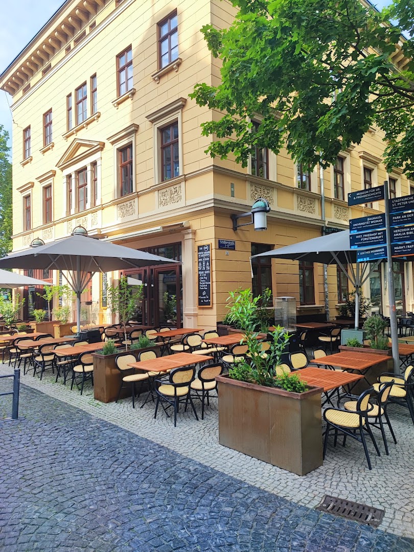 Thai Moon: inviting outdoor terrace seating area