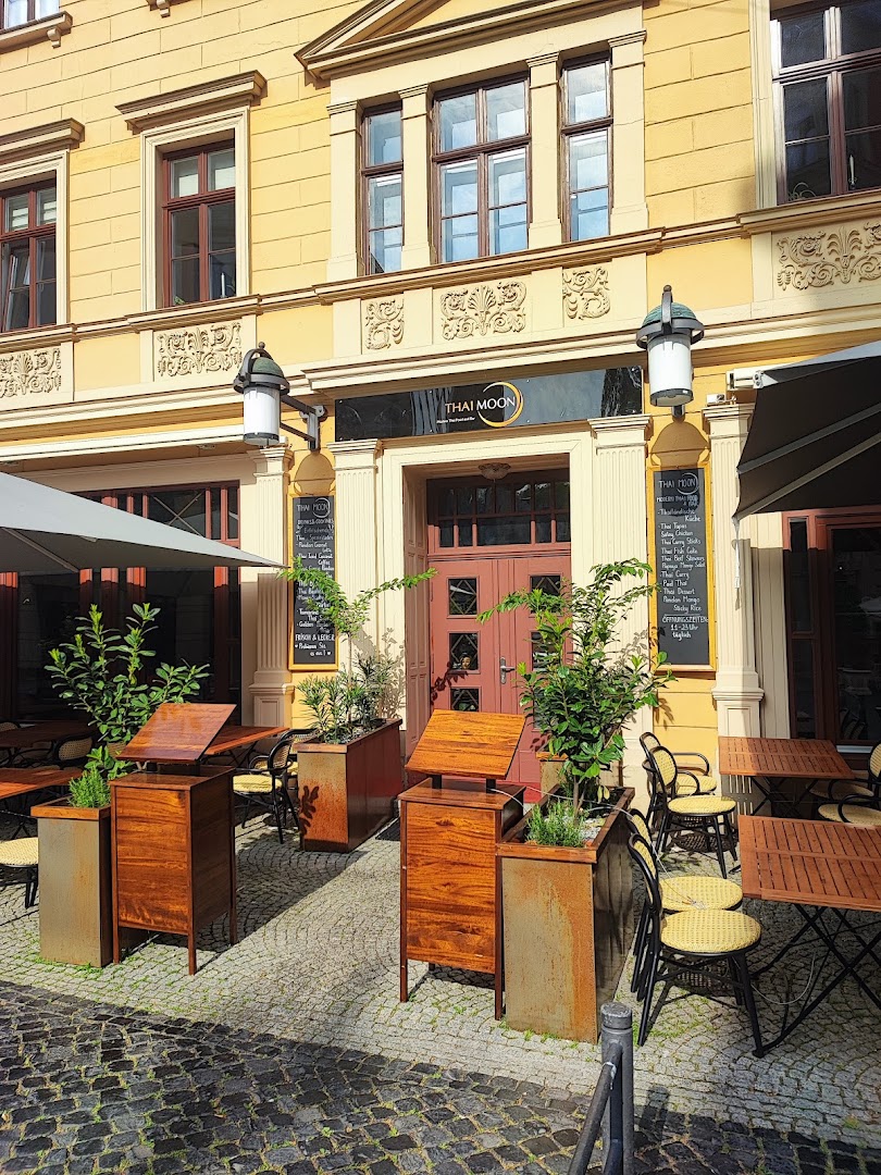 Thai Moon: clear, inviting exterior restaurant photo