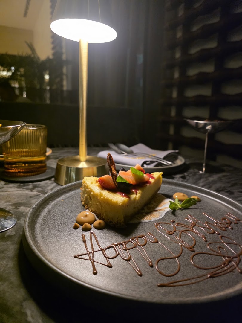Asana Bar & Kitchen: appetizing food photography with atmosphere
