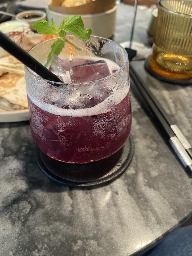 Asana Bar & Kitchen: appetizing photo of a cocktail