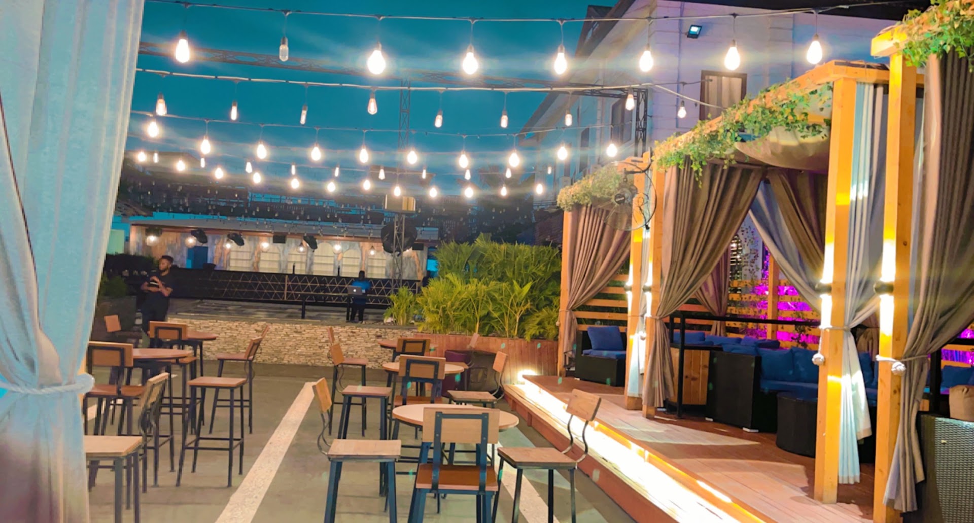 Bloom Bar: inviting atmosphere and clear composition