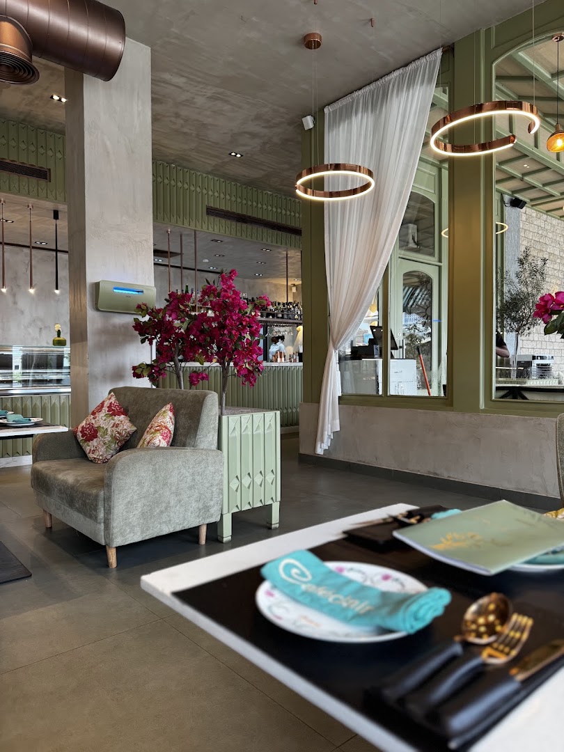 Café Clair: high quality interior atmosphere shot