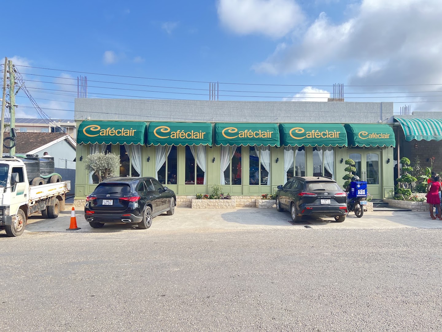 Café Clair: clear exterior view of venue