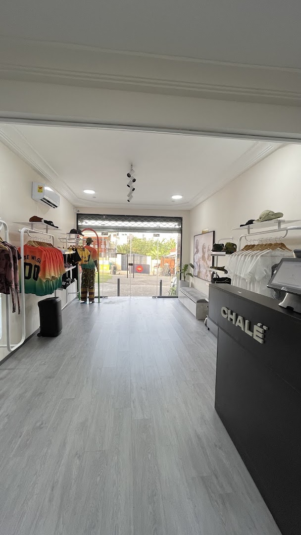 Chalé Store Osu: clear view of shop interior