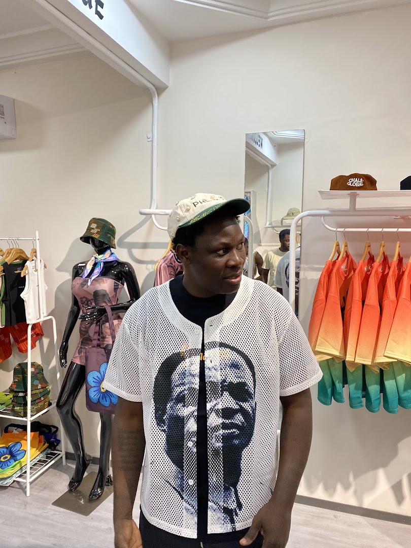 Chalé Store Osu: shop interior and products