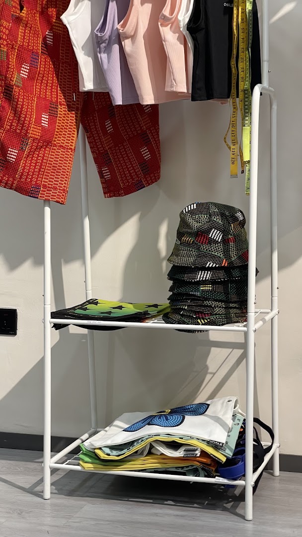 Chalé Store Osu: clear display of shop products