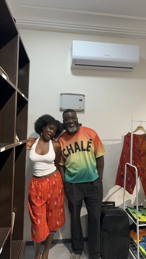 Chalé Store Osu: people enjoying the shop