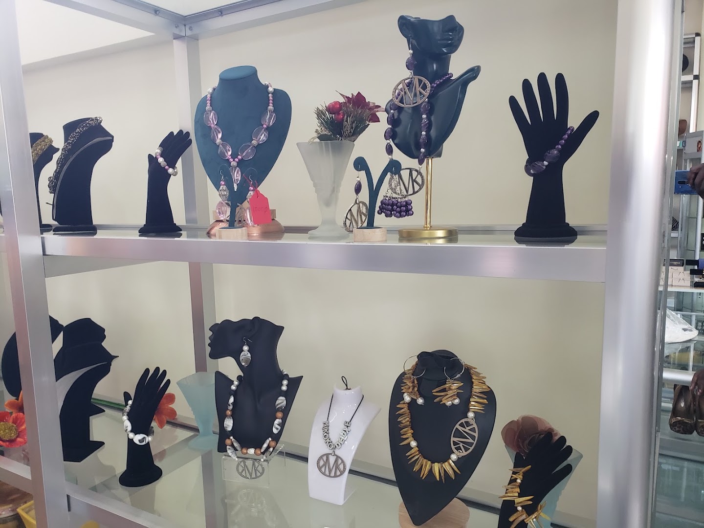 FashionGHANA Shop: clear display of shop products