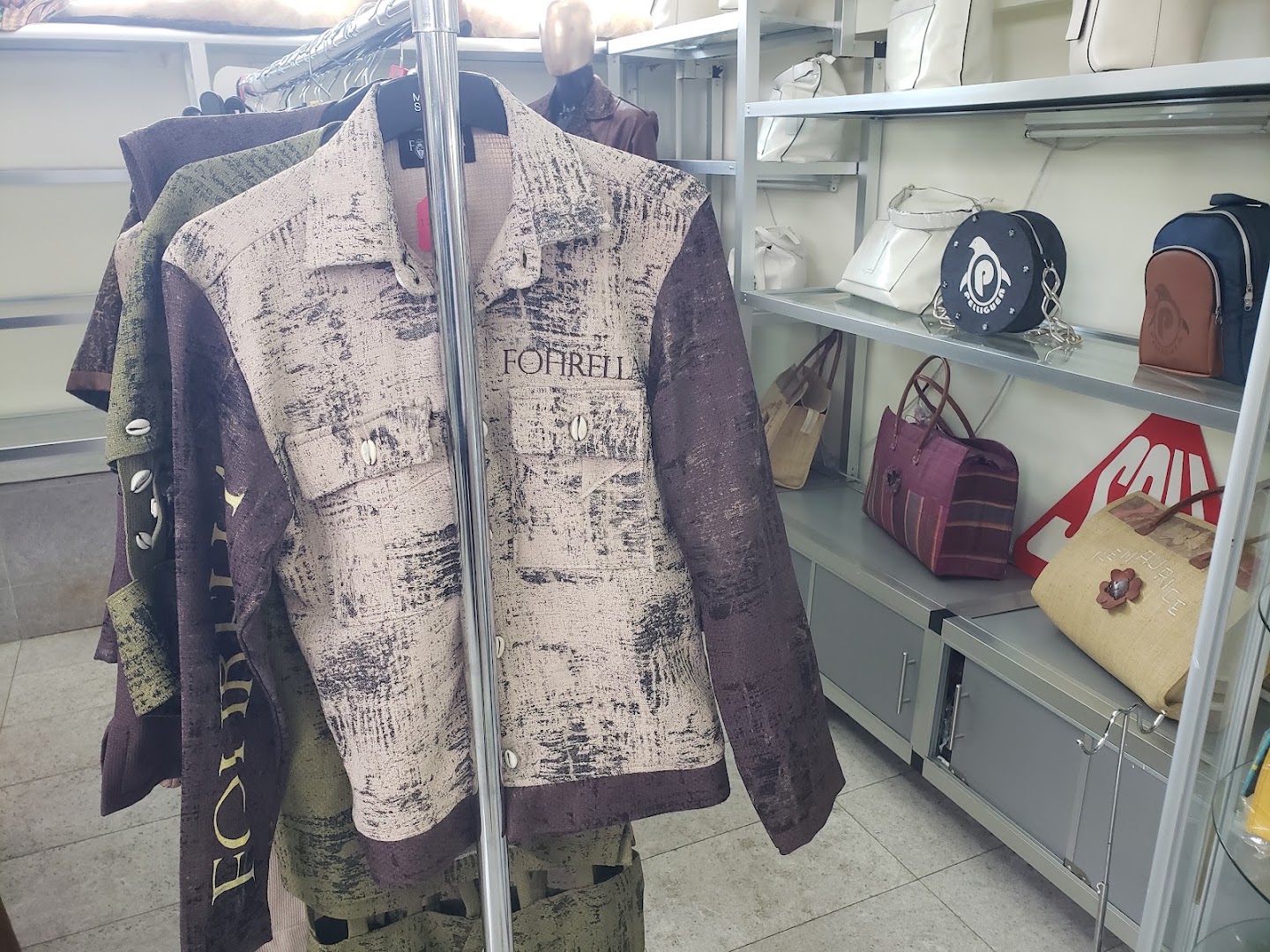FashionGHANA Shop: clear display of shop products