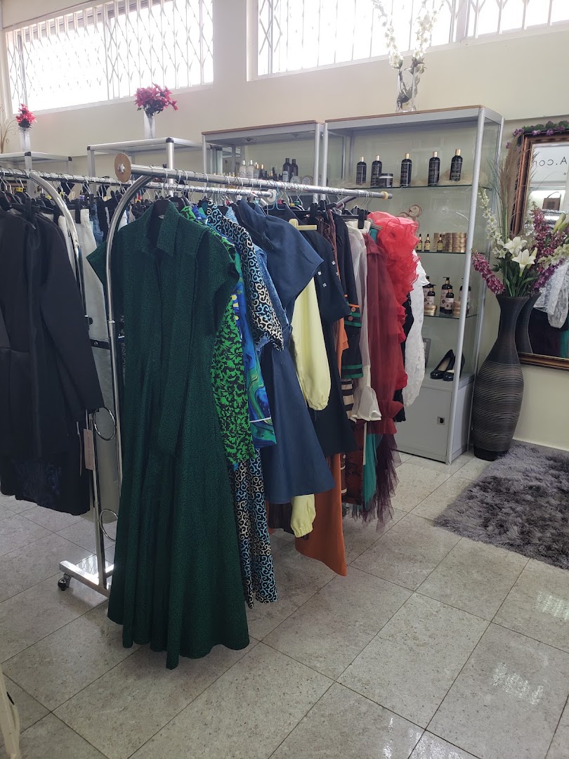FashionGHANA Shop: clear display of shop products