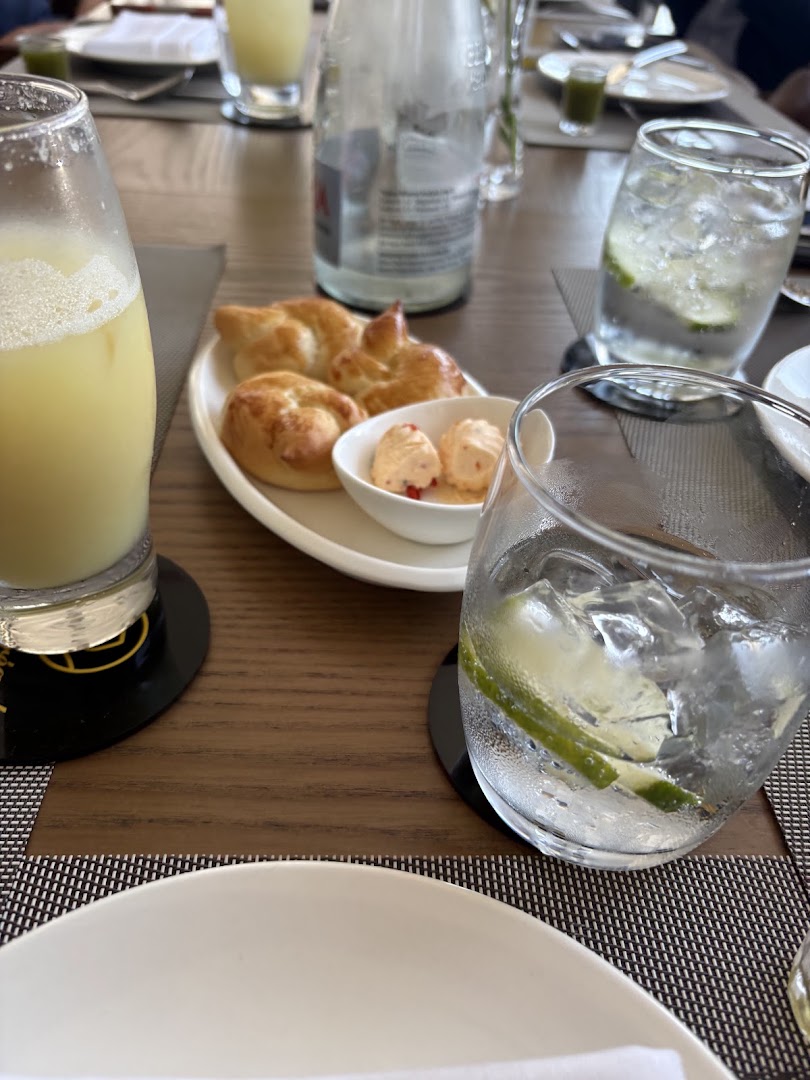 Je Me Régale: appetizing food and drink presentation