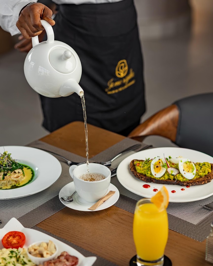 Je Me Régale: professional food and service shot