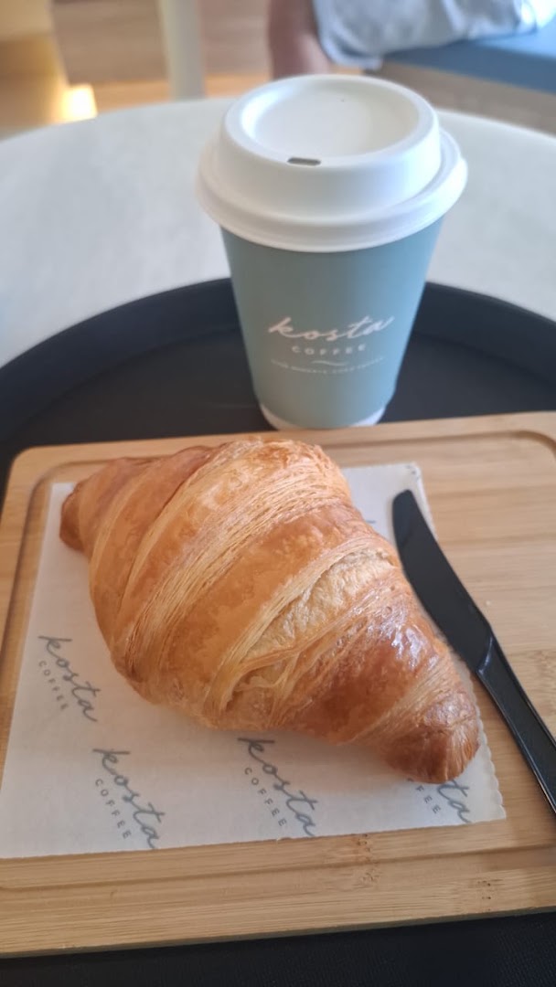Kosta Coffee: appetizing photo of coffee and pastry