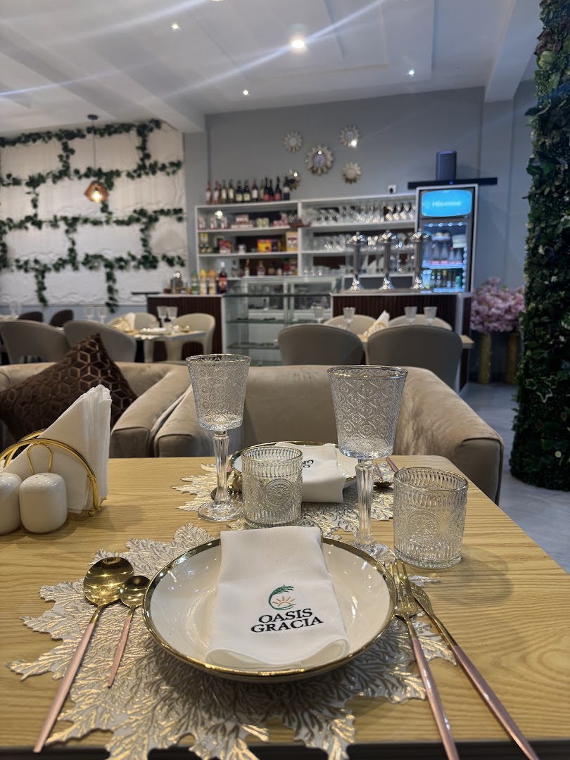 Oasis Gracia: inviting and professional restaurant interior