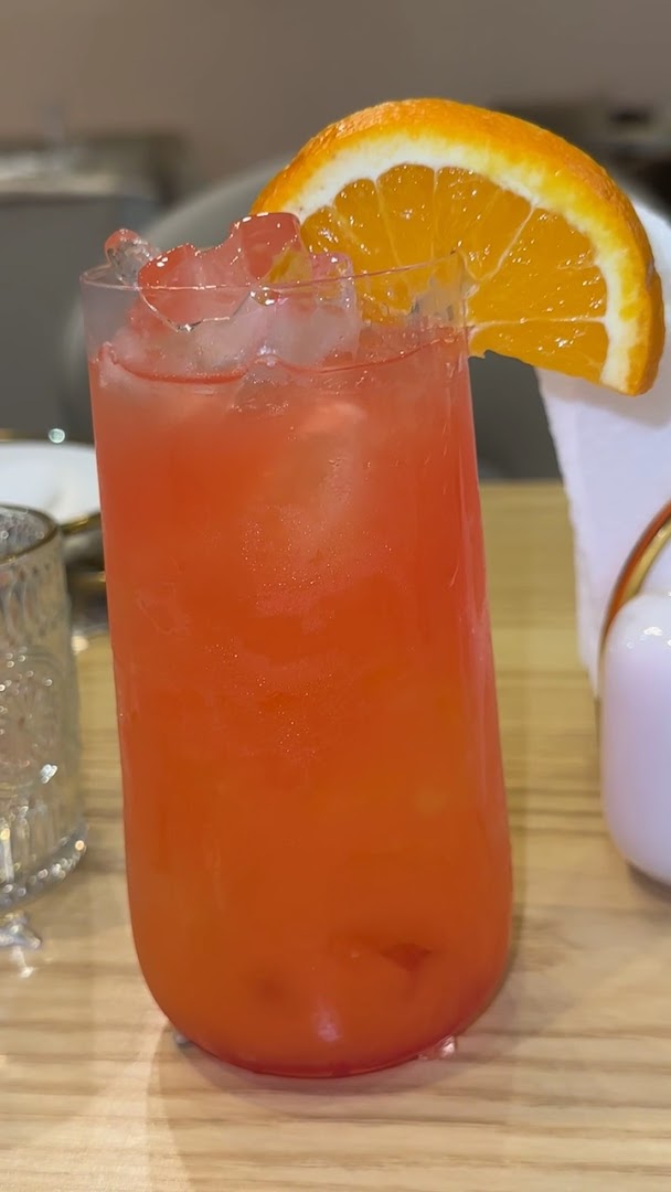 Oasis Gracia: appetizing, high-quality cocktail photo