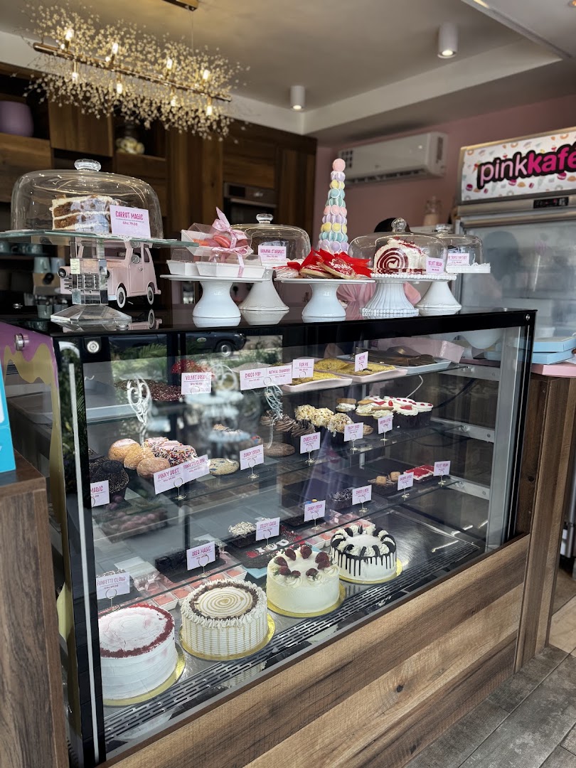 Pink Kafe: clear display of cafe products