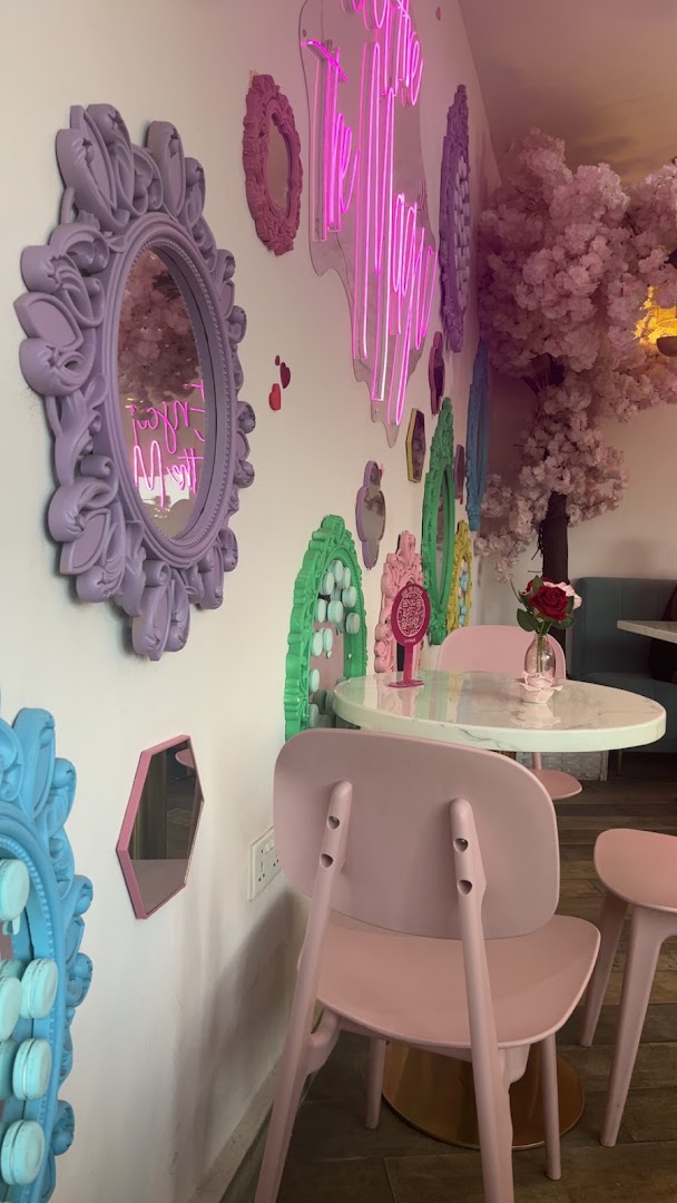 Pink Kafe: attractive venue interior