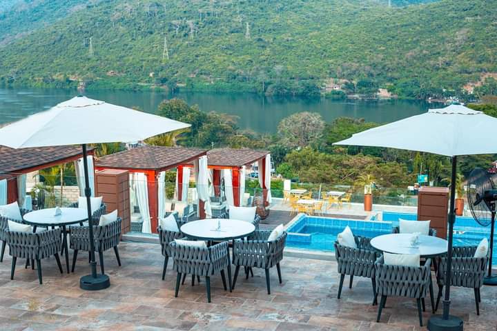 Gizzard Park: attractive terrace with scenic view
