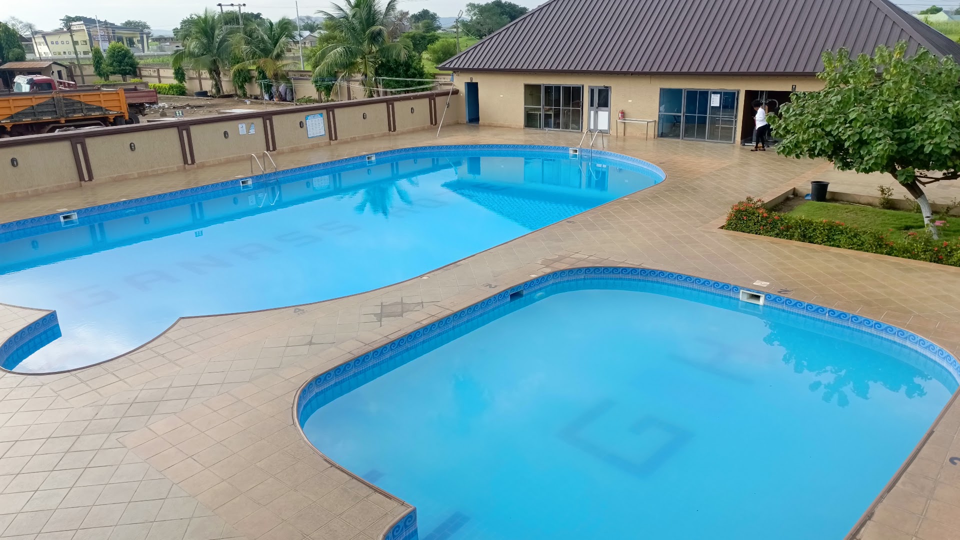 Ganass Hotel: clear photo of hotel pool