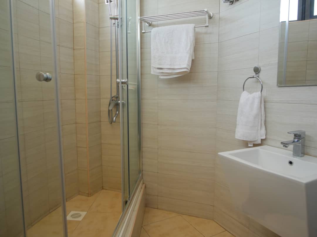 Ganass Hotel: clean hotel bathroom photo