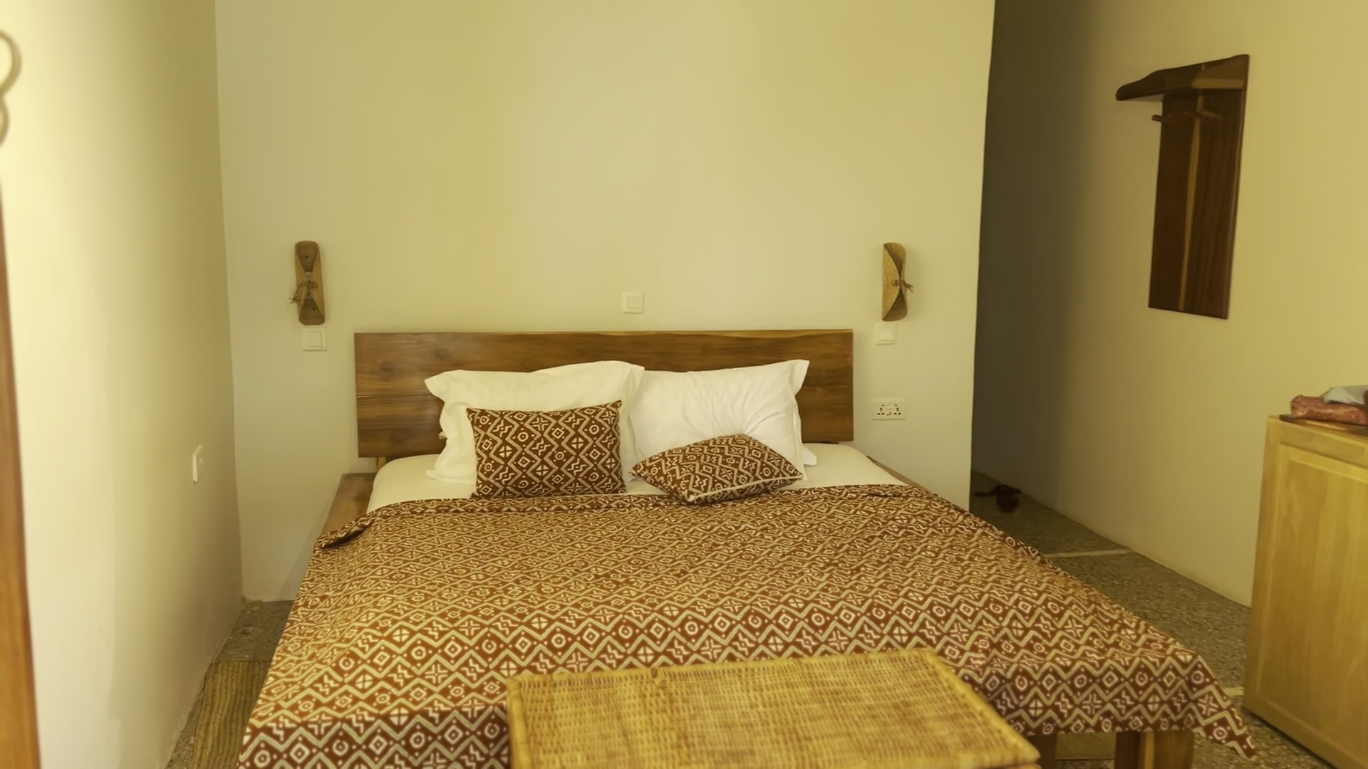Oasis Beach Resort: clean and professional hotel room