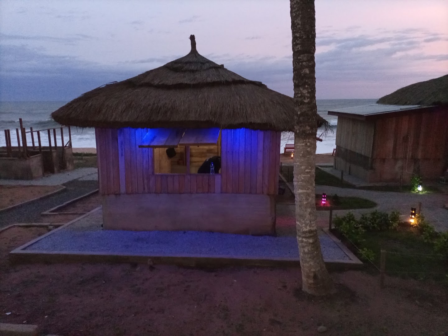 Sun Beach Bar and Restaurant: venue atmosphere and exterior
