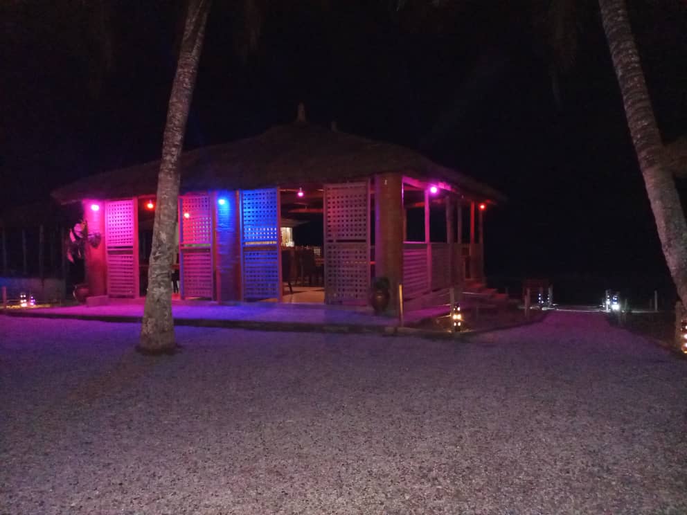 Sun Beach Bar and Restaurant: atmospheric night shot of venue
