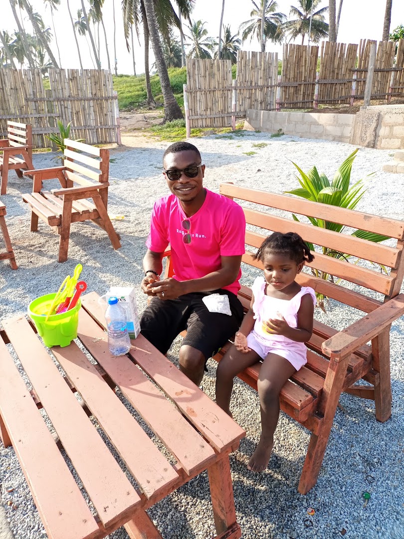 Sun Beach Bar and Restaurant: happy guests at venue