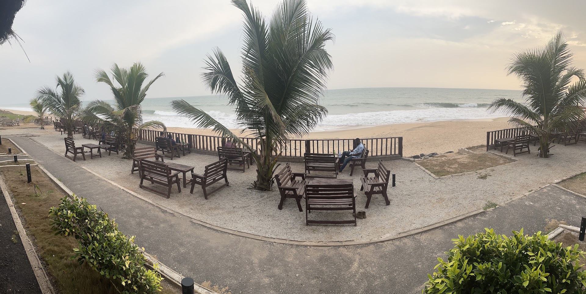 Sun Beach Bar and Restaurant: inviting beachside restaurant atmosphere