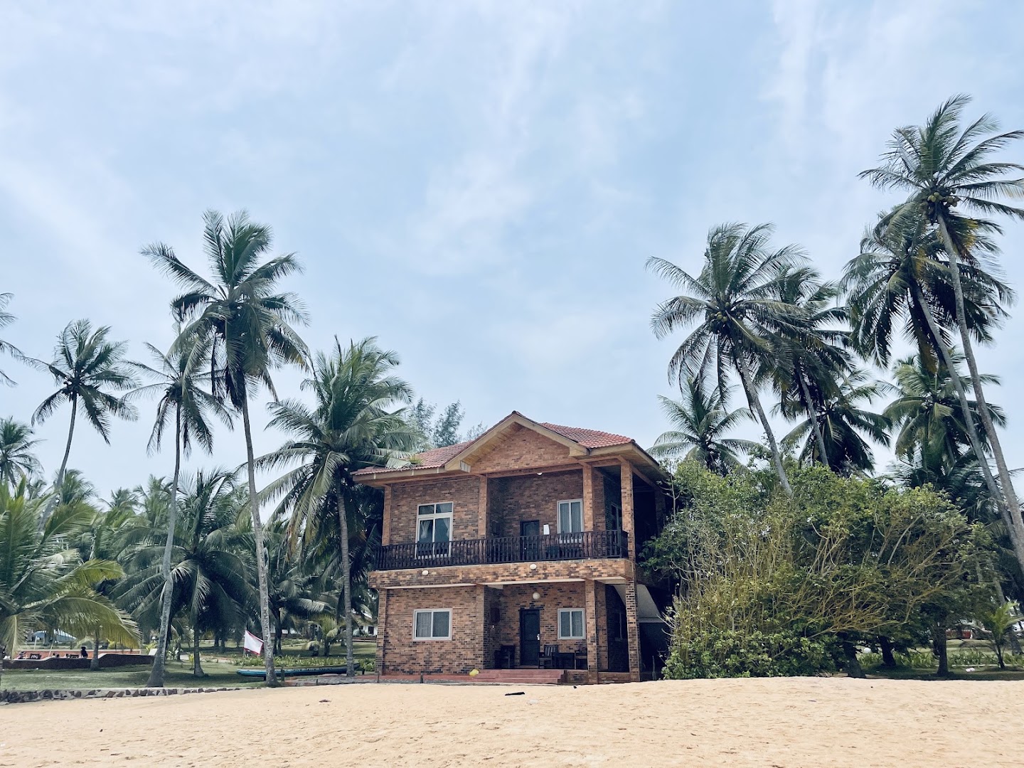 Coconut Grove Bridgehouse: clear exterior shot of venue