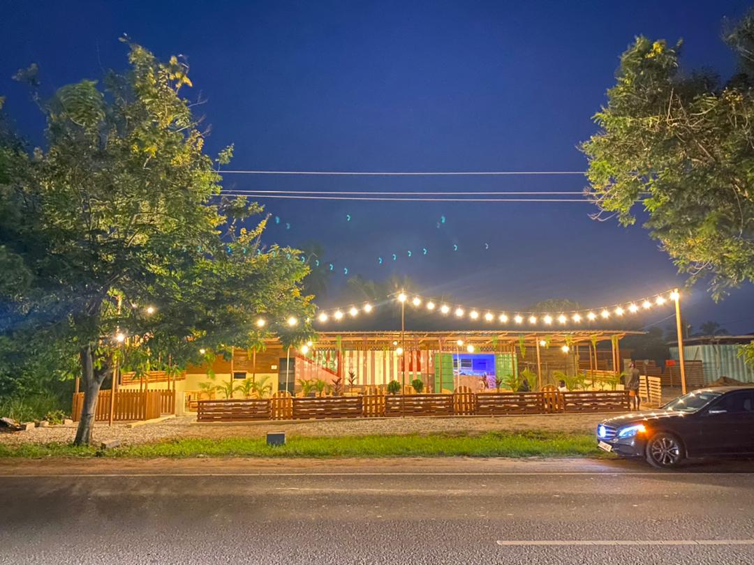 Monte Karlo Bar and Restaurant: attractive exterior evening shot