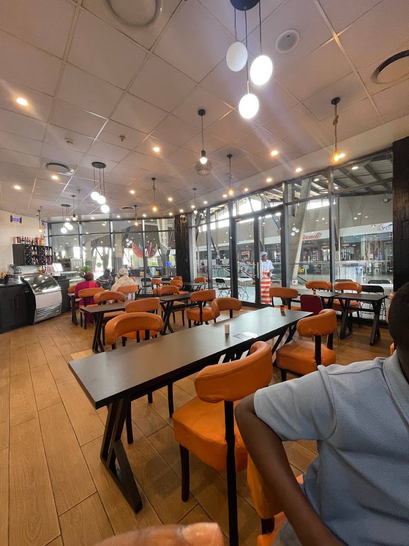 Black Castle Grill: clear view of restaurant interior