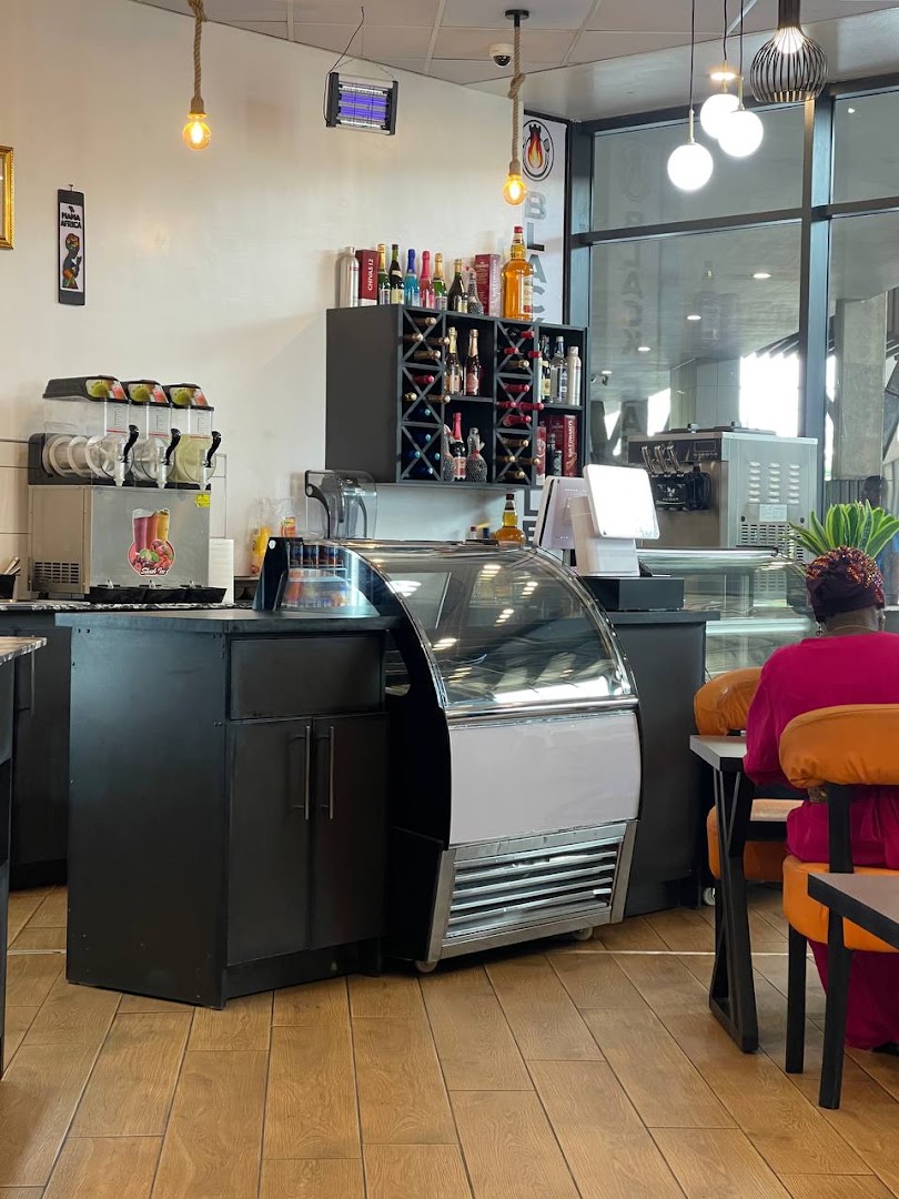 Black Castle Grill: clear view of restaurant interior