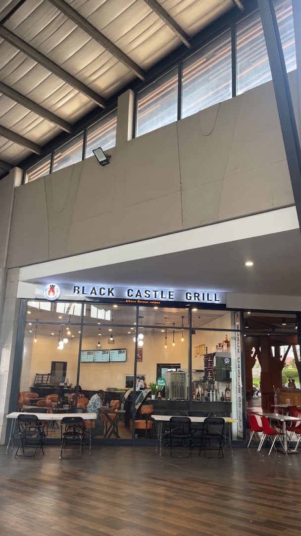 Black Castle Grill: clear view of restaurant exterior