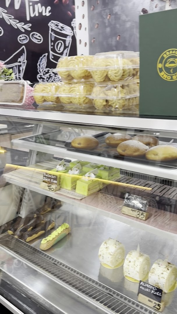 Bob One Coffee Shop & Bakery: clear display of bakery products